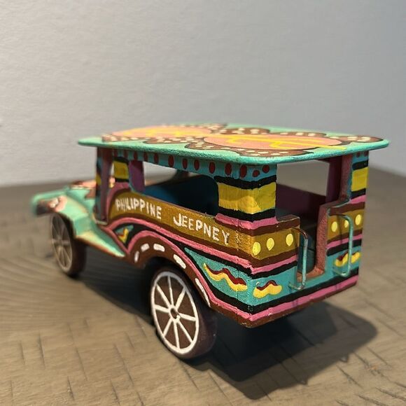 Vintage Hand-Made Wooden Philippine Jeepner - Picture 4 of 6